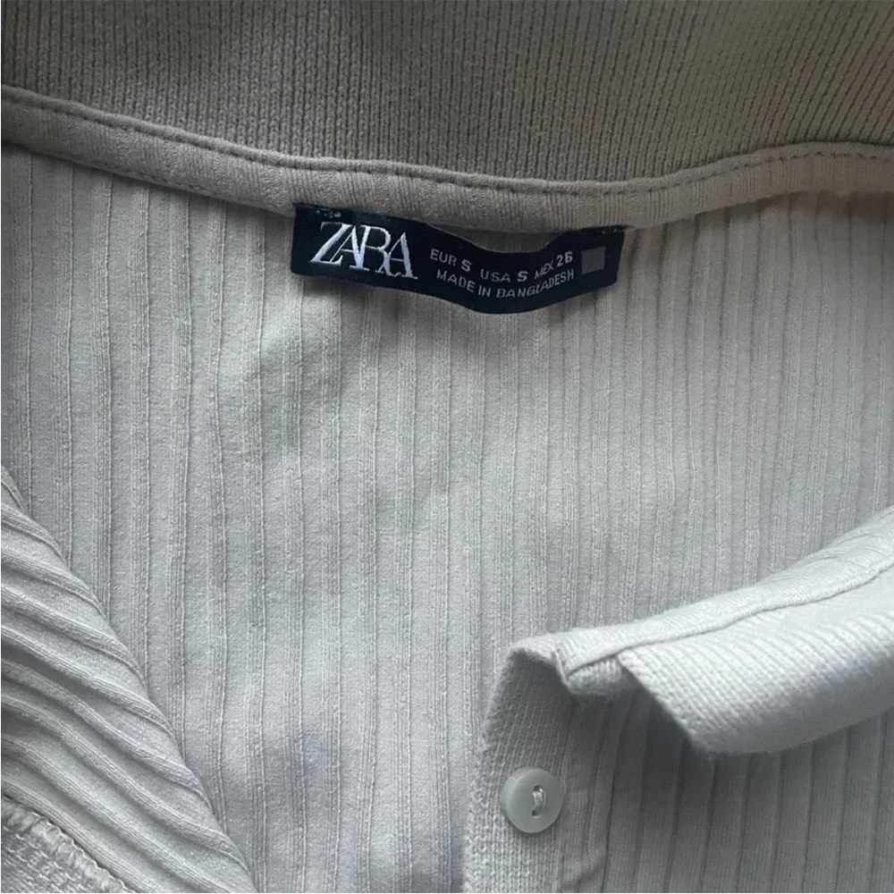 Zara Cream and gray Ribbed Button-Up bodysuit Top - Picture 2 of 2